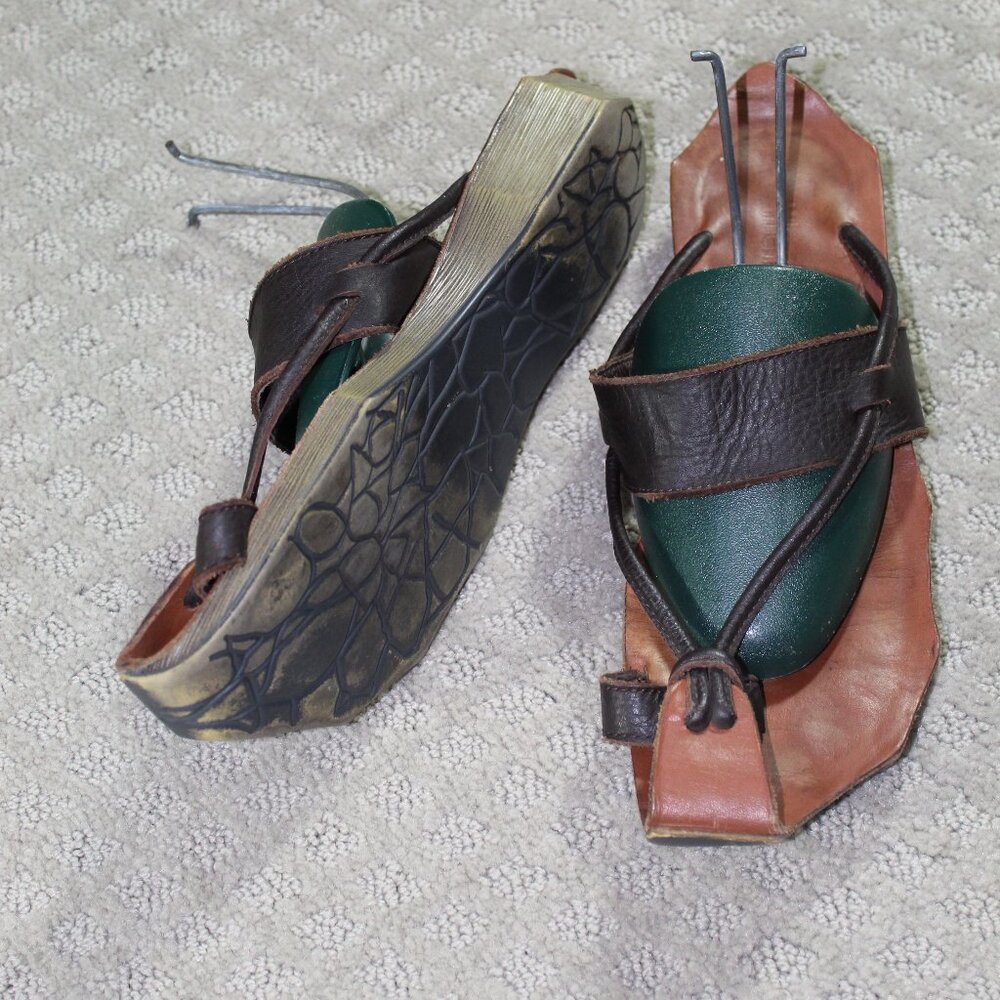 Whensinger Women's Sz 9M Funky Brown Leather Slide On Sandals